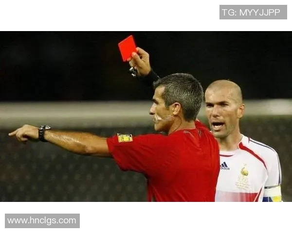 足球比赛中红黄牌规则详解及其对比赛的影响分析